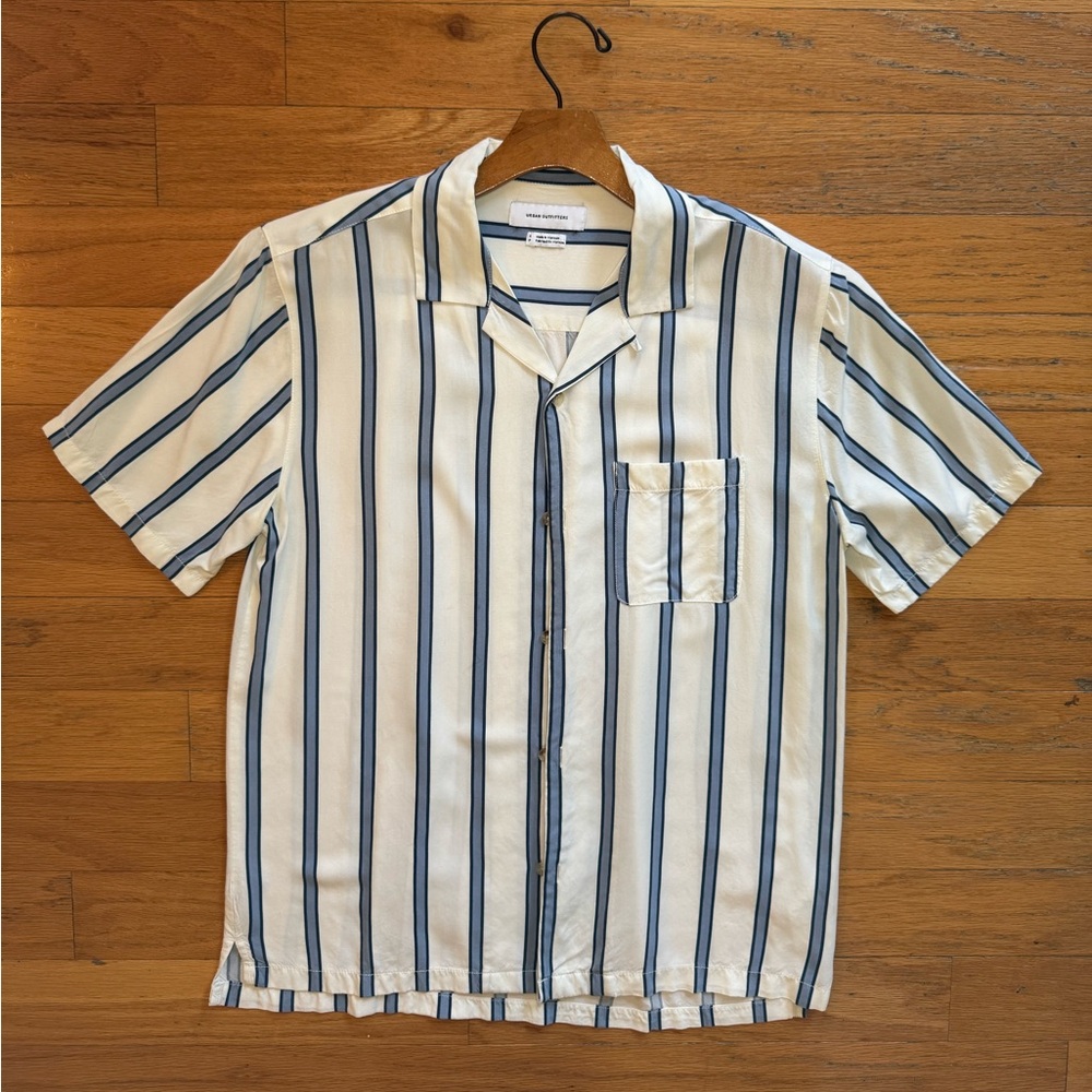 Men’s Urban Outfitters Casual Short Sleeve Button Down Shirt - Size Small